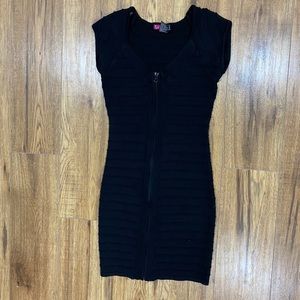 Retro like zip up black dress